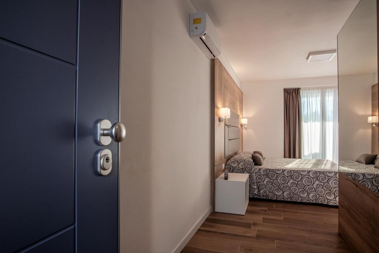 Aparthotel Miramare Grado Exterior foto
